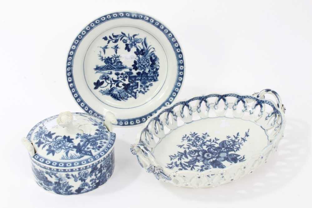 Lot 3 - 18th century Worcester butter tub and dish, circa 1770-1780, printed with the fence pattern, and a Worcester basket, circa 1770, printed with the Pinecone pattern (2)