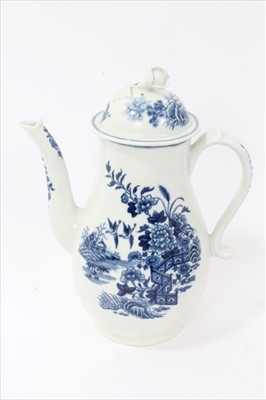 Lot 18 - 18th century English porcelain, to include a Worcester blue and white coffee pot, circa 1775, printed with the fence pattern, a Caughley fisherman pattern egg drainer, a Worcester moulded saucer, a...