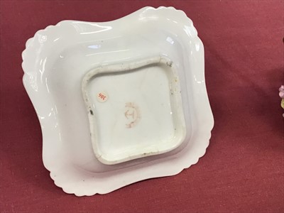 Lot 24 - Collection of 18th and 19th century English porcelain, to include a Flight & Barr saucer with painted landscape scene on marbled ground, a further Flight & Barr saucer painted  en grisaille with a...
