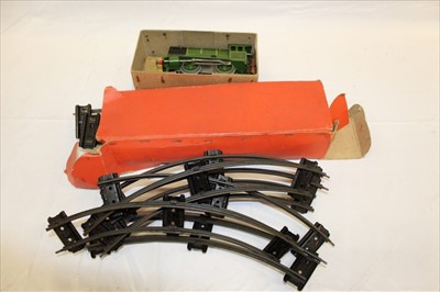 Lot 2912 - Railway Hornby 0 gauge 0-4-0 clockwork locomotive 1842 with key and a selection of track