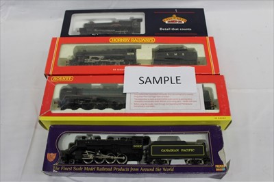 Lot 2910 - Railway 00 gauge selection of boxed locomotives and tenders including Hornby, Bachmann and others