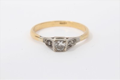 Lot 3195 - Art Deco gold 18ct diamond ring