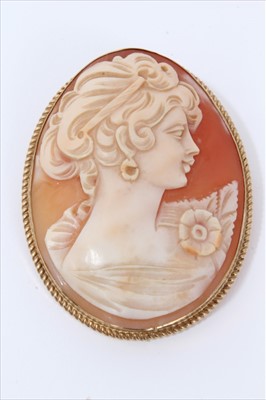 Lot 3198 - Gold 9ct mounted carved shell oval cameo brooch