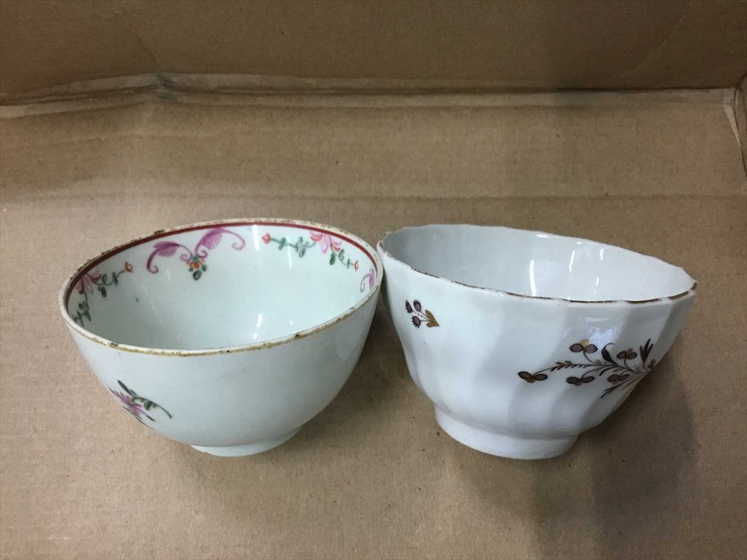 Lot 143 - 18rh century Lowestoft porcelain tea bowl, Worcester tea bowl