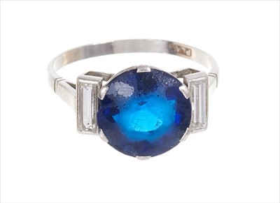 Lot 359 - Art Deco blue stone and diamond ring
