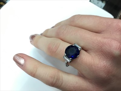 Lot 359 - Art Deco blue stone and diamond ring