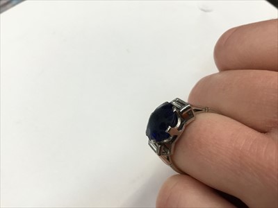 Lot 359 - Art Deco blue stone and diamond ring