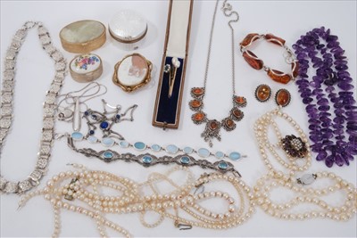 Lot 51 - Goup of jewellery to include a cultured pearl necklace with 9ct gold and amethyst clasp, Victorian silver/white metal necklace, silver and amber bracelet, necklace and earrings and c...