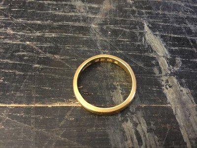 Lot 667 - 22ct gold wedding band