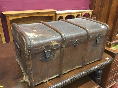 Lot 579 - Vintage trunk