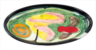 Lot 952 - John Hoyland  (1934-2005) rare painted ceramic dish, signed and dated 85, together with a book inscribed by the artist