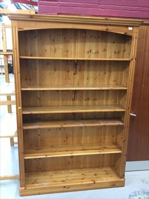 Lot 812 - Large Contempory pine open bookcase with five shelves