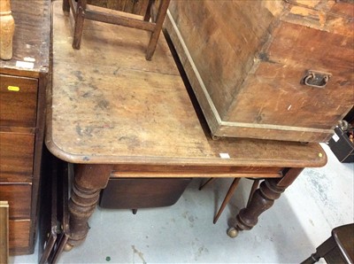 Lot 838 - Victorian mahogany extending dining table with two extra leaves on turned legs