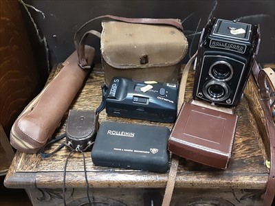 Lot 548 - Group of cameras and accessories, including a...