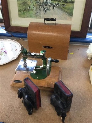 Lot 191 - Grain miniature sewing machine in case and pair elephant bookends