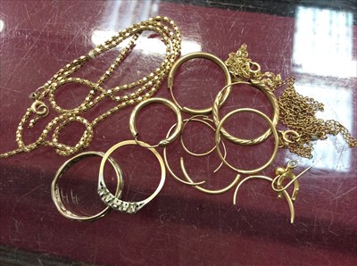 Lot 650 - Group gold and yellow metal jewellery