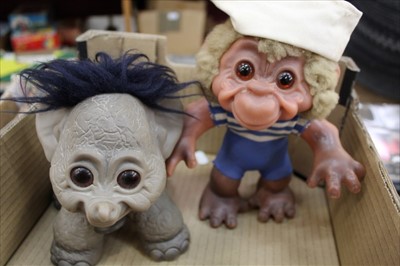 Lot 1409 - Two Dam trolls