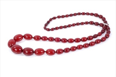 Lot 479 - 1920s simulated cherry amber bead necklace