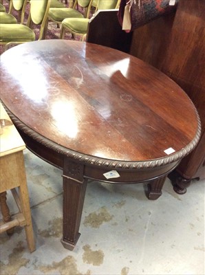 Lot 864 - Early 20th century mahogany oval dining table