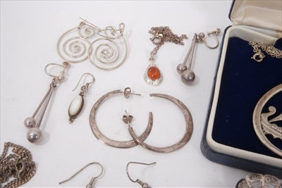 Lot 18 - Group silver and white metal jewellery
