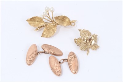 Lot 17 - 18ct gold leaf spray brooch set with four cultured pearls, 9ct gold leaf brooch and pair 9ct gold cufflinks
