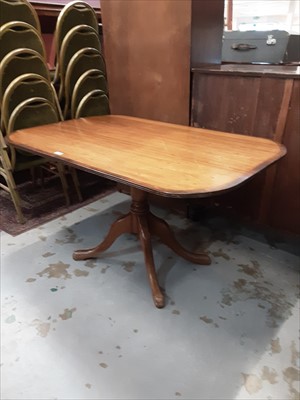 Lot 879 - Georgian style mahogany tilt top dining table on turned column and four splayed legs