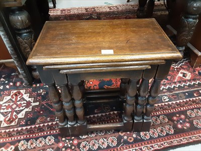 Lot 920 - Good quality nest of three oak occasional tables