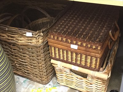 Lot 282 - Group of assorted wicker hampers and boxes (qty)