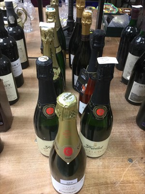 Lot 302 - Ten bottles of Champagne and Cava (10)