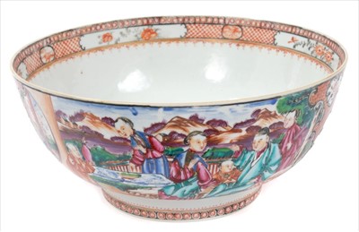 Lot 89 - 18th century Chinese famille rose porcelain bowl, decorated in the 'Mandarin' style