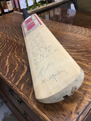 Lot 105 - Cricket bat signed by the Essex Cricket Club - 1992, including Nasser Hussain