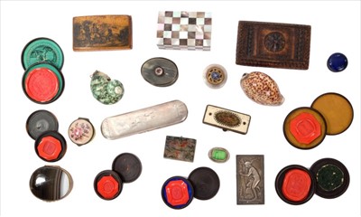 Lot 663 - Collection of various snuff boxes