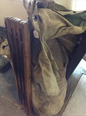 Lot 1001 - 2/3 army folding beds