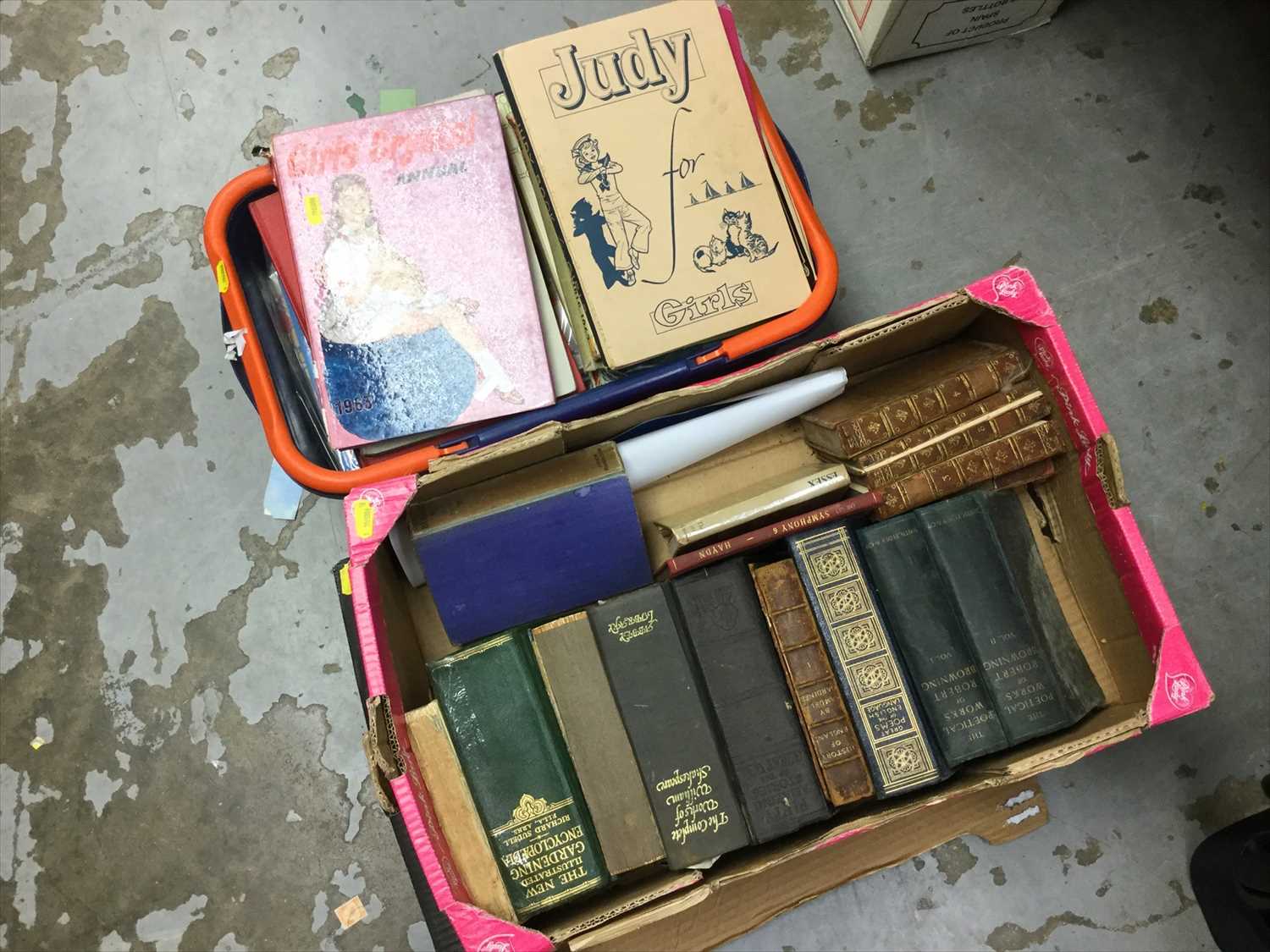 Lot 331 - Old annuals and old books