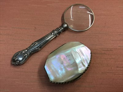 Lot 715 - Silver magnifying glass, mother of pearl mounted purse