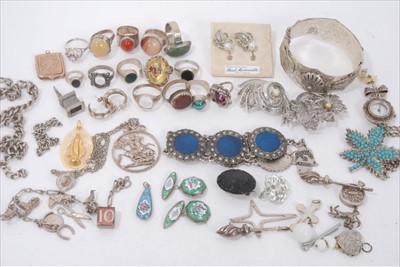 Lot 31 - Vintage costume jewellery including silver