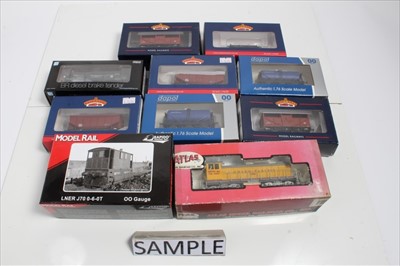 Lot 1371 - Railway selection of boxed and unboxed, 00 gauge models plus a Burago Ferrari (qty)