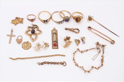 Lot 63 - Group gold and yellow metal jewellery