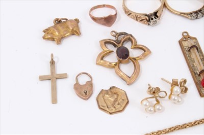 Lot 63 - Group gold and yellow metal jewellery