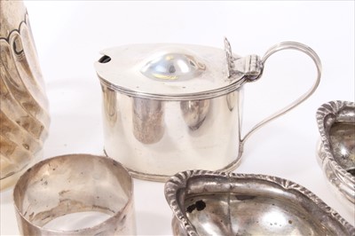 Lot 214 - Selection of late 19th / early 20th century silver.