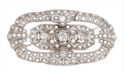Lot 392 - Art Deco diamond and platinum plaque brooch, estimated total diamond weight 3.5cts