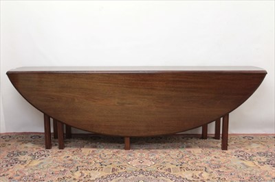 Lot 1322 - 18th century style mahogany wakes table