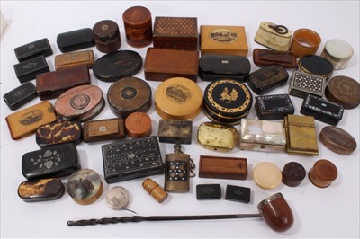 Lot 664 - Collection of 18th and 19th century snuff and trinket boxes including Mauchline ware and other treen items