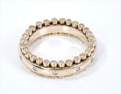 Lot 463 - Unusual Diamond ring with moving diamonds to the side alternating with white and yellow gold collet setting