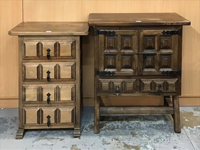 Lot 931 - Contemporary beech chest of four drawers together with another similar unit (2)