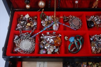 Lot 28 - Box of antique and vintage costume jewellery to include Scottish agate jewellery, Victorian white and yellow metal lockets, coral necklace, white gold mounted hematite bead necklace, packets contai...