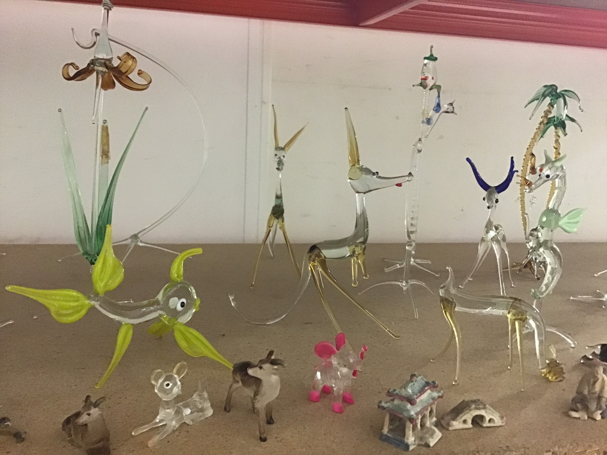 Lot 7 Selection of impressive glass animal ornaments
