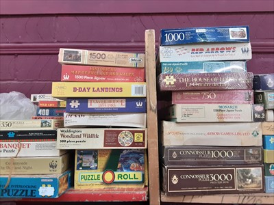 Lot 525 - Large quantity of puzzles and games