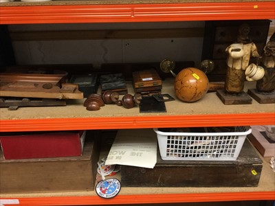 Lot 350 - Miniature chest of draws, together with a pair of figures and various sundry items (2 shelves)