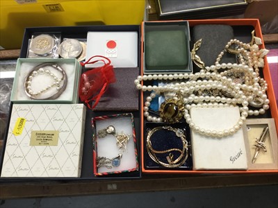 Lot 706 - Group of costume jewellery to include faux pearl necklaces, brooches and coins